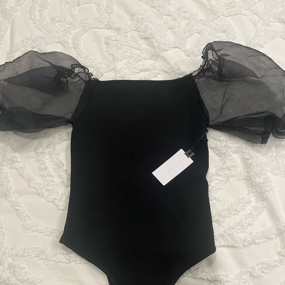 Astr black puff sleeve bodysuit size medium nwt - Picture 2 of 3